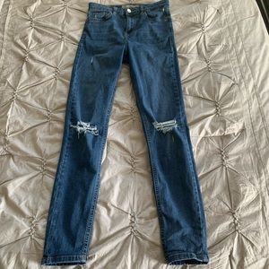 💛 Topshop distressed Jamie jeans💛